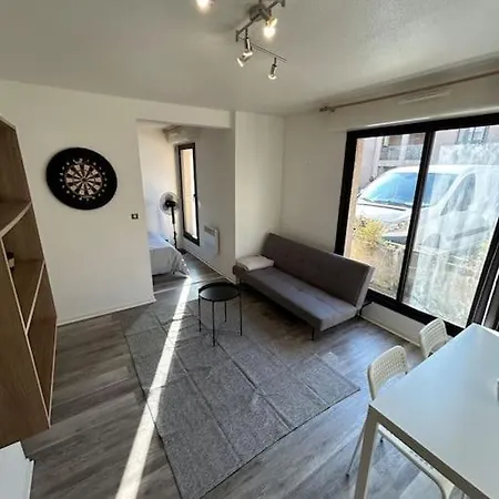 Avec Parking Gratuit Apartman